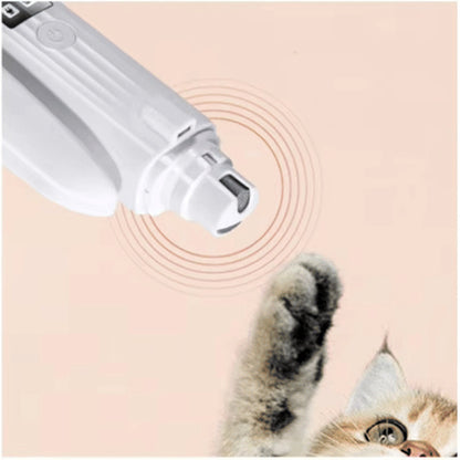 Virovo PawTrim elektrische nagelvijl in gebruik bij een kattenpoot